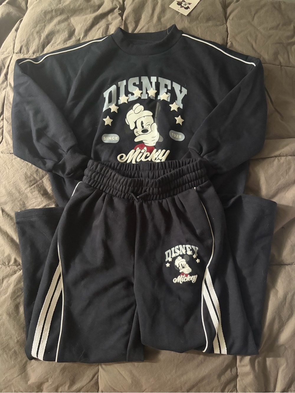 Girls Disney/ mickey sweatpants and crew neck sweatshirt